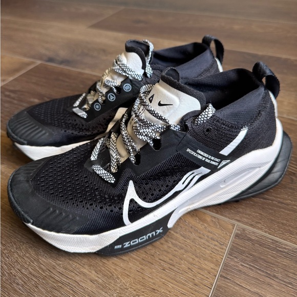 Nike Black and White Athletic Shoes - Picture 1 of 4